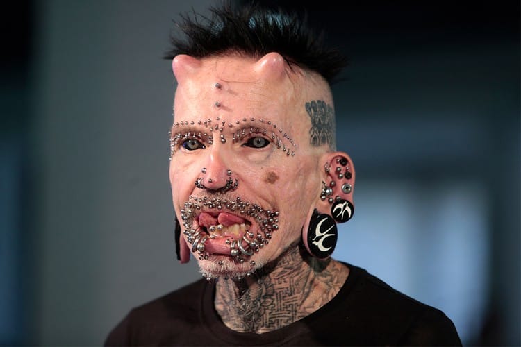 德國 62 歲男子以 516 次「人體改造」打破世界金氏紀錄