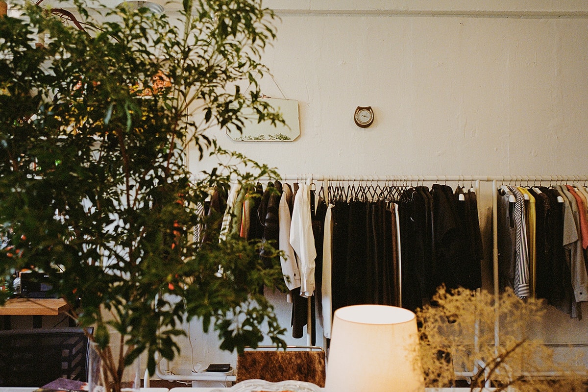 IDEA: 走訪香港時裝設計師 Karmuel 與 Mou 工作室