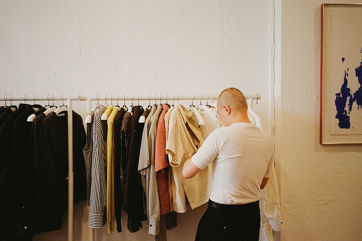 IDEA: 走訪香港時裝設計師 Karmuel 與 Mou 工作室