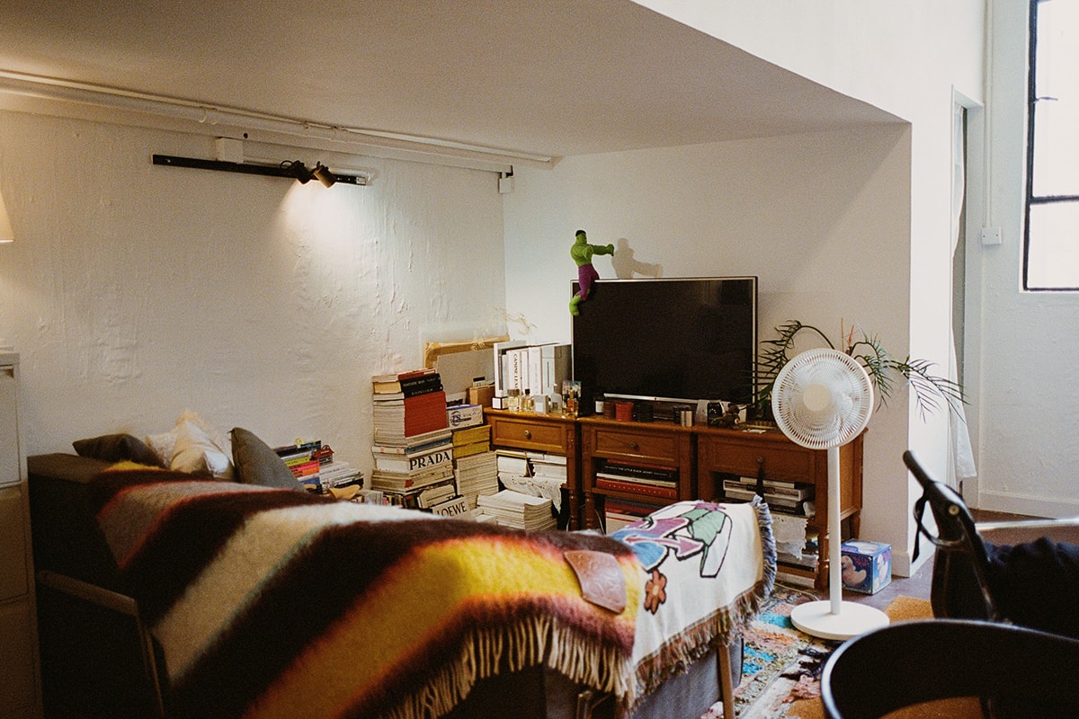 IDEA: 走訪香港時裝設計師 Karmuel 與 Mou 工作室