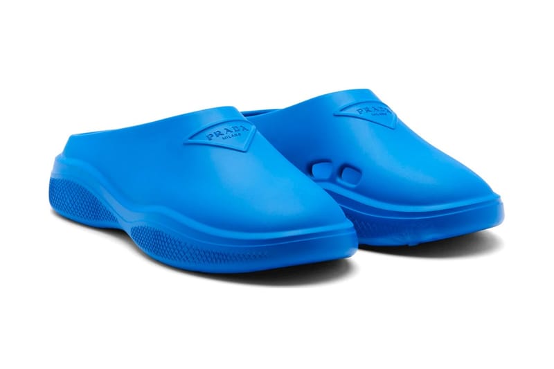 Prada 正式推出價值 $550 美元新款穆勒鞋「Foam rubber mules」