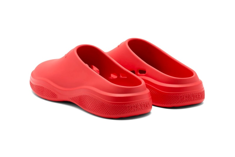 Prada 正式推出價值 $550 美元新款穆勒鞋「Foam rubber mules」