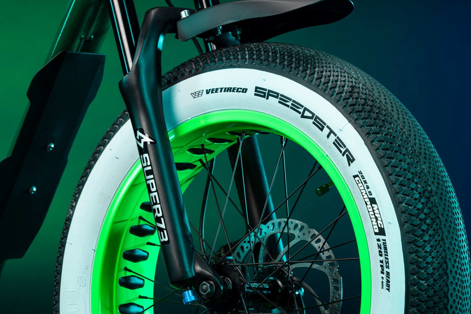 SUPER73 攜手 Topgolf 推出全新高爾夫球車樣式定製電動自行車