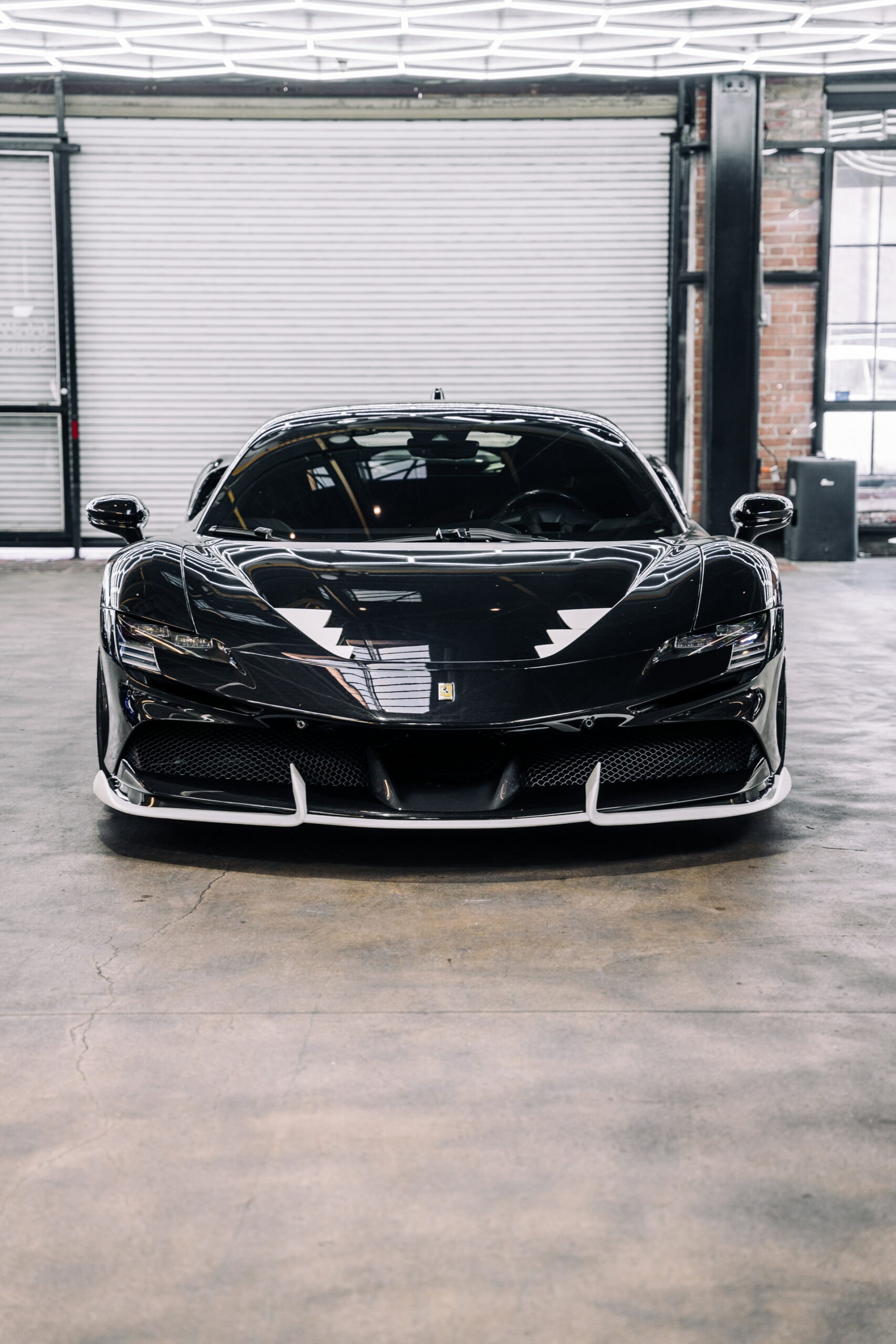 1016 Industries 打造 Ferrari SF90 Stradale 黑化碳纖維改裝車款