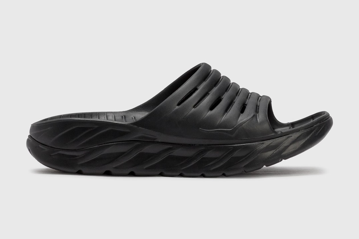 嚴選 HOKA、Y-3、Off-White™ 及 Bottega Veneta 等品牌「拖鞋」入手推薦