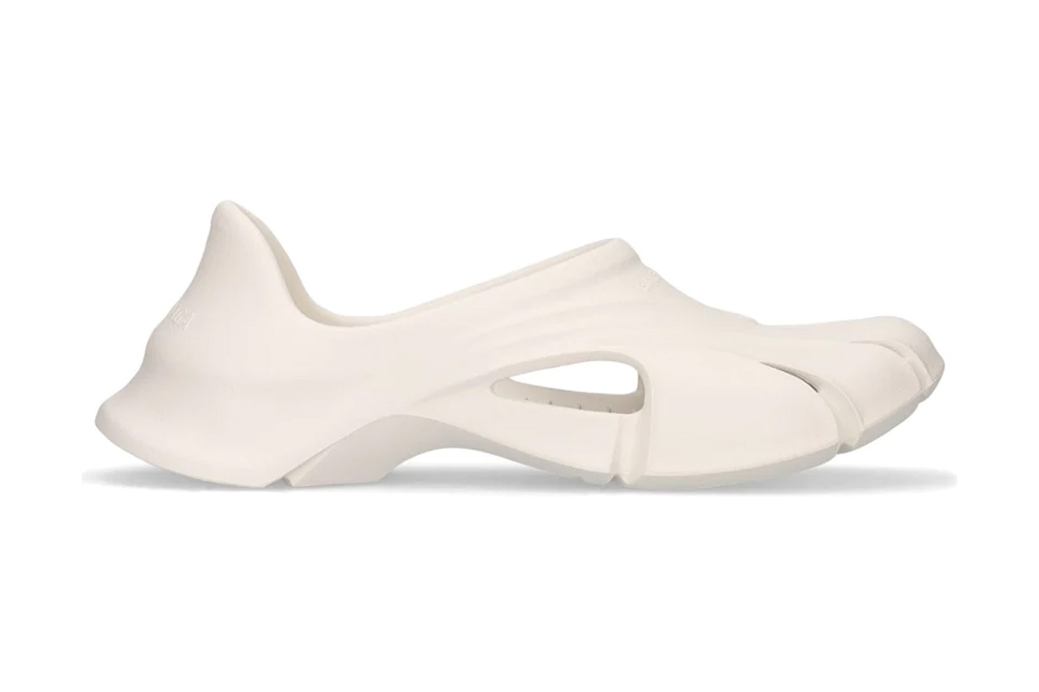 嚴選 Maison Mihara Yasuhiro、New Balance、Crocs 等品牌「最新鞋款」入手推薦