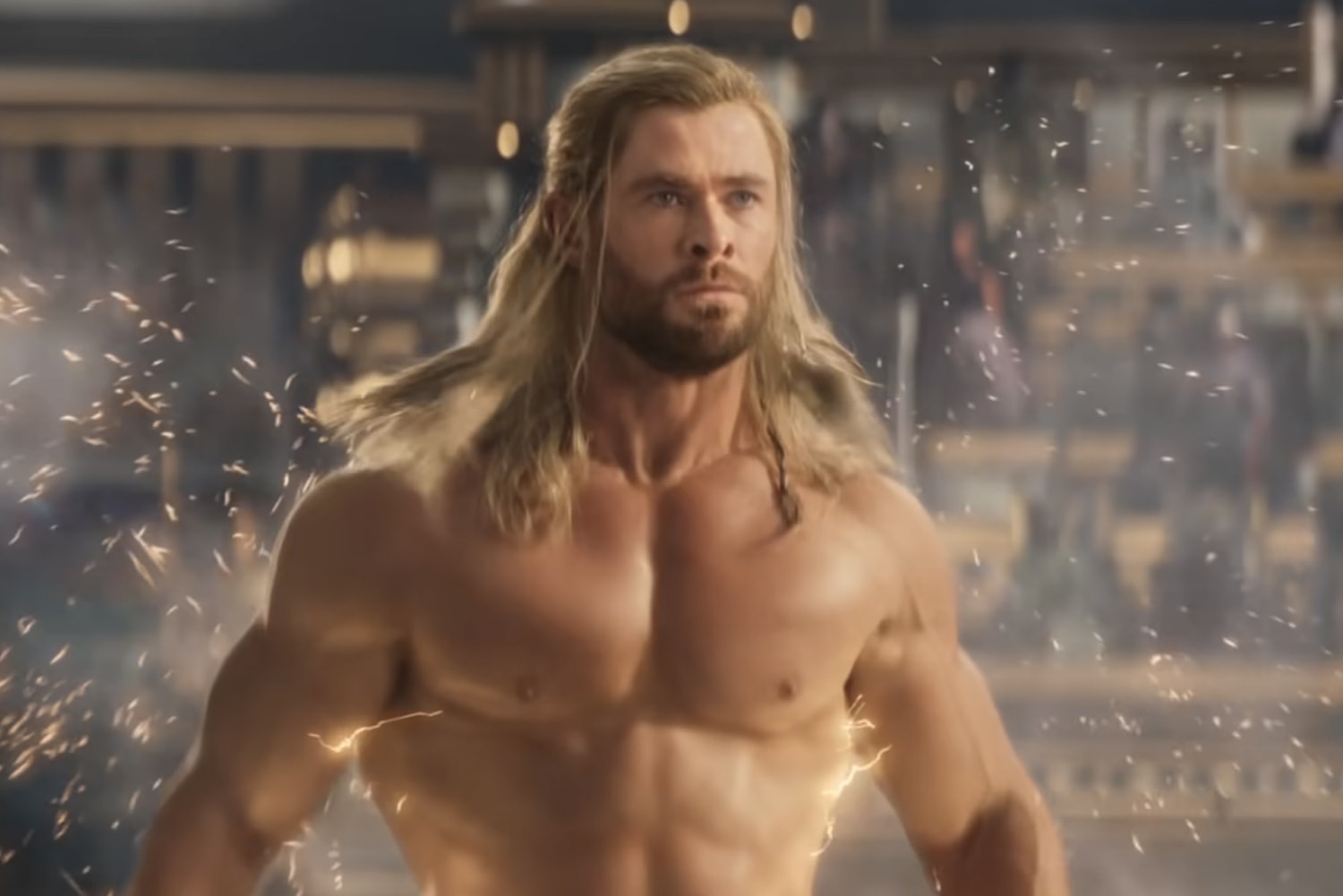 Chris Hemsworth 透露讓 Thor 在《雷神索爾：愛與雷霆》中露出屁股是「美夢成真」