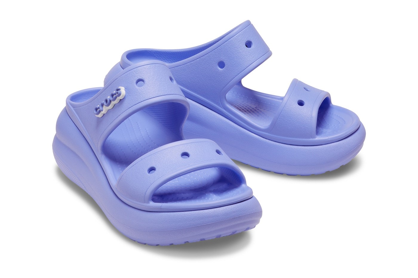 Crocs 正式推出最新厚底涼鞋「Crush」