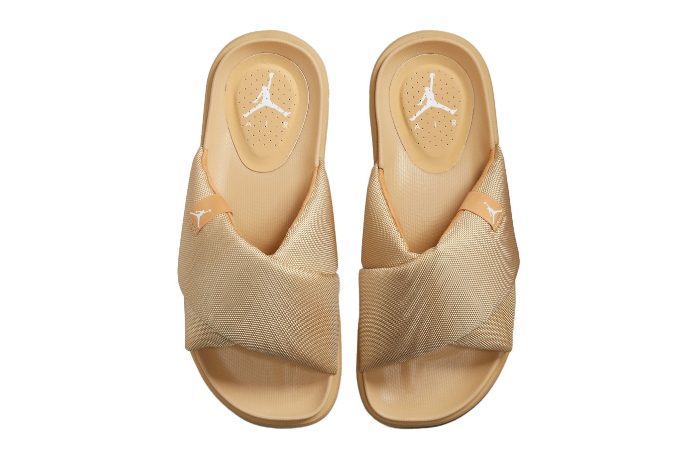 Jordan Brand 推出全新厚底拖鞋 Jordan Sophia Slide