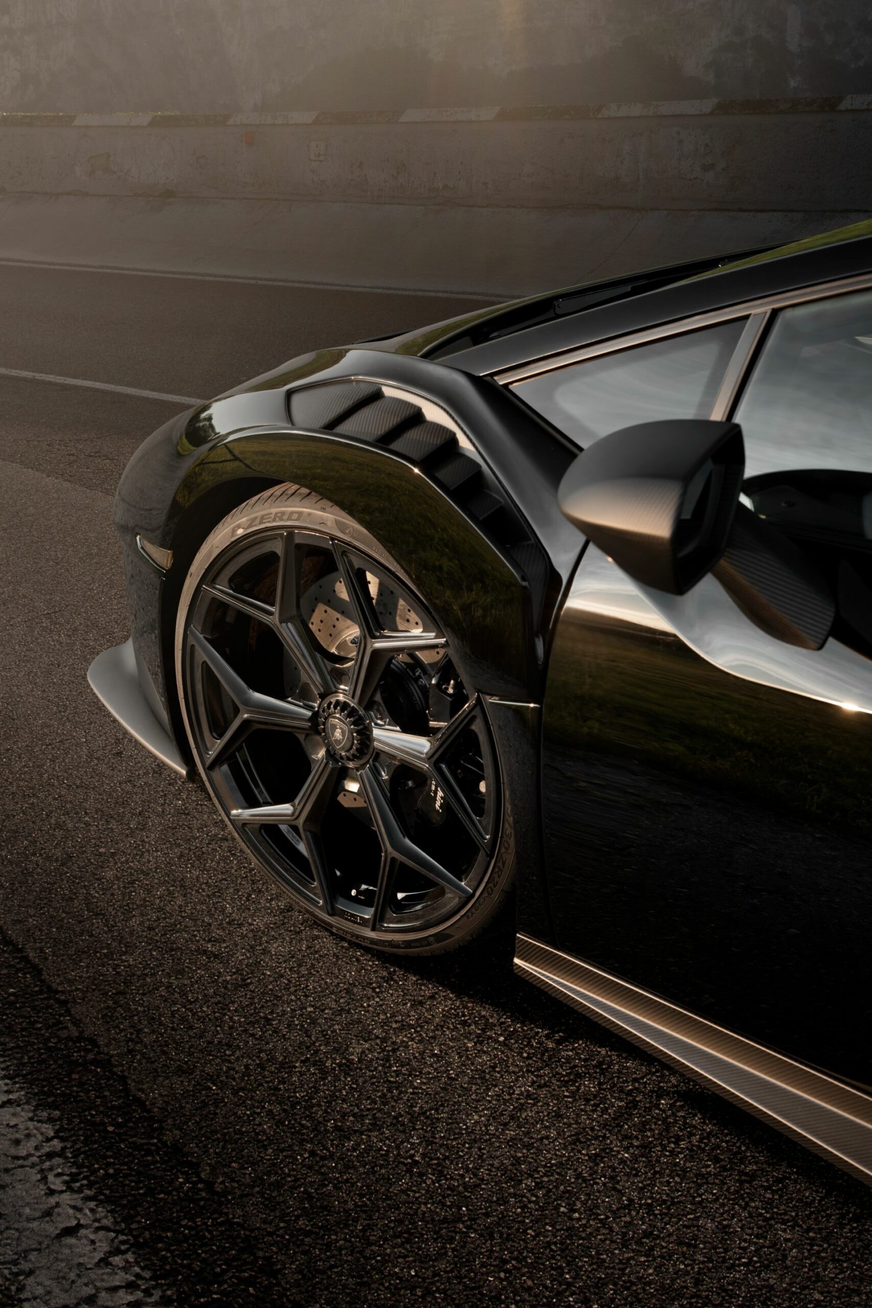 NOVITEC 打造 Lamborghini Huracan STO 全新黑魂改裝車型