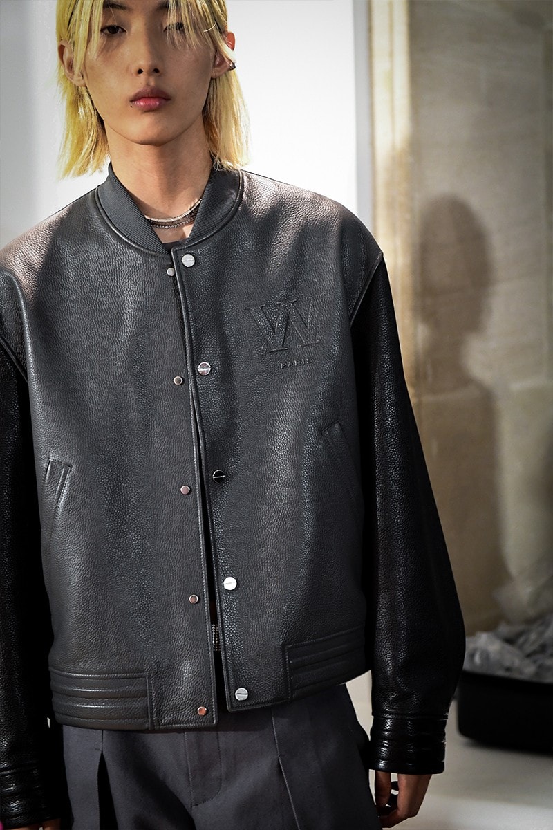 HYPEBEAST 獨家直擊 WOOYOUNGMI 2023 春夏系列大秀後台