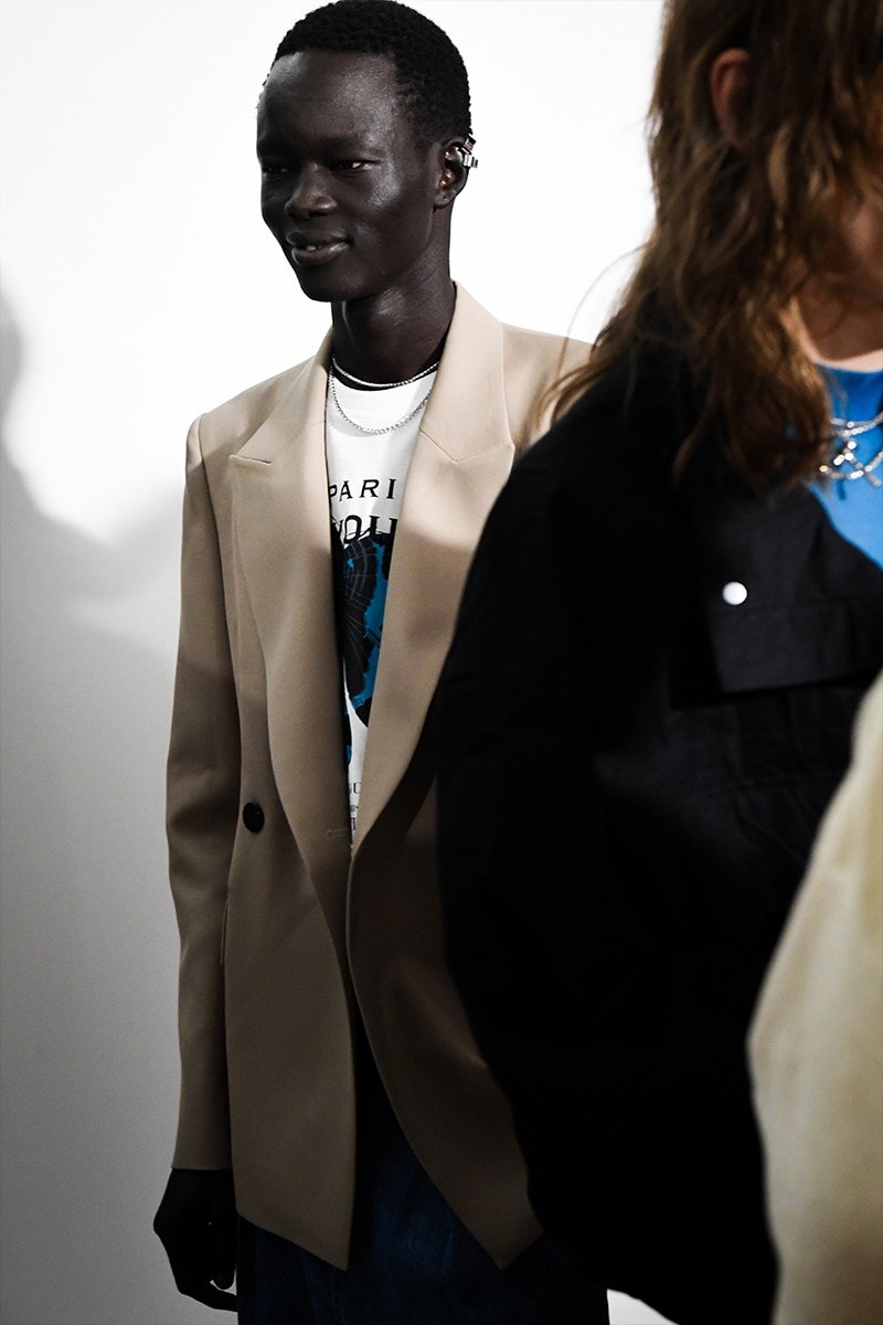 HYPEBEAST 獨家直擊 WOOYOUNGMI 2023 春夏系列大秀後台