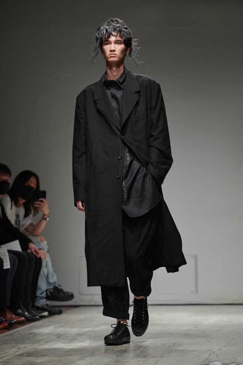 Yohji Yamamoto 2023 年春季男裝系列大秀正式登場