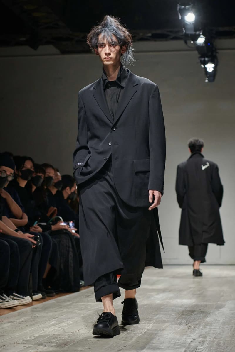 Yohji Yamamoto 2023 年春季男裝系列大秀正式登場