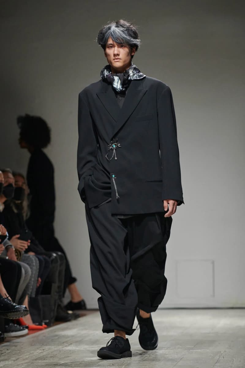 Yohji Yamamoto 2023 年春季男裝系列大秀正式登場