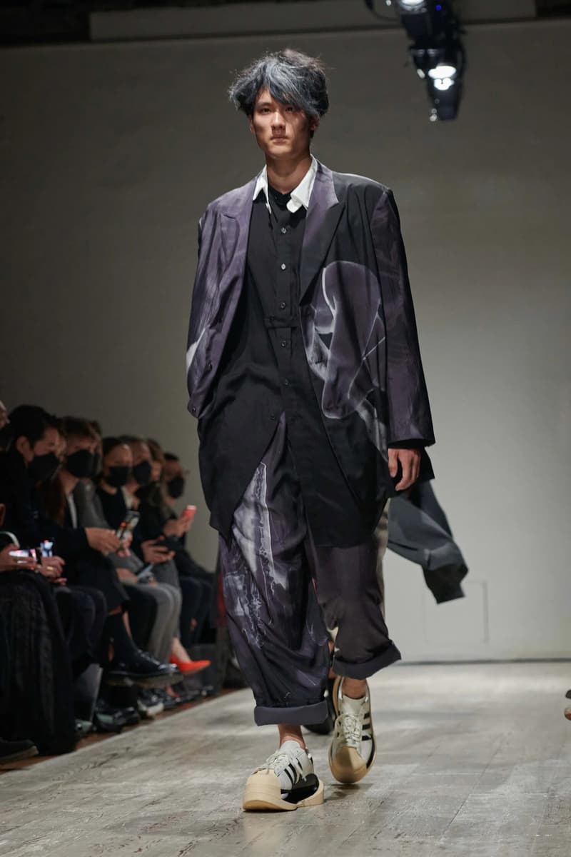 Yohji Yamamoto 2023 年春季男裝系列大秀正式登場