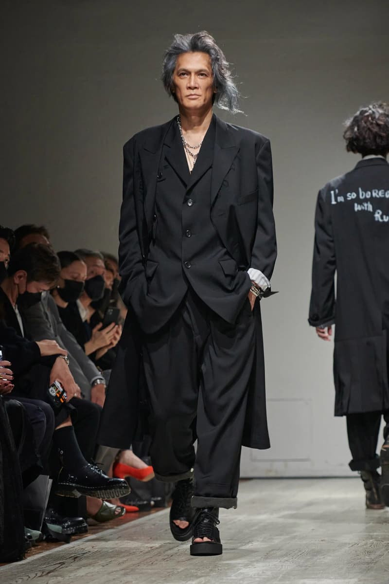 Yohji Yamamoto 2023 年春季男裝系列大秀正式登場