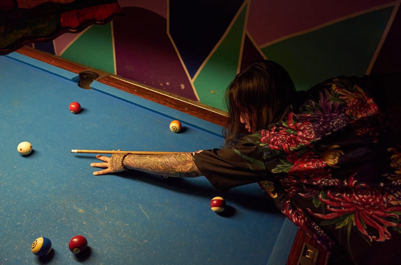 台灣刺青藝術家 ZAGAKENNY 推出「菊與蜉蝣」古巴襯衫