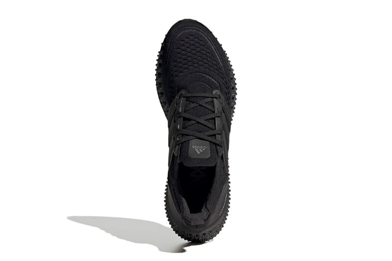 adidas 革命性跑鞋 4DFWD 推出全新配色「Triple Black」