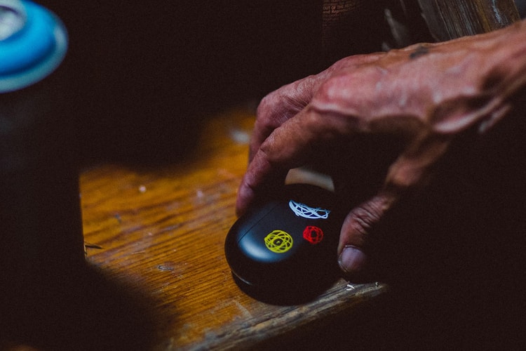 Beats 攜手 Futura Laboratorie 推出全新特別版 Beats Studio Buds