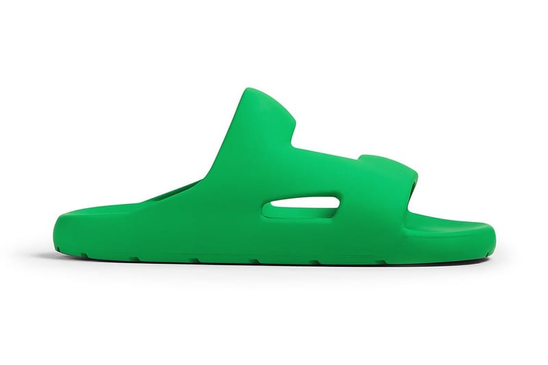 率先近賞 Bottega Veneta 最新橡膠鞋款「Band Slider」