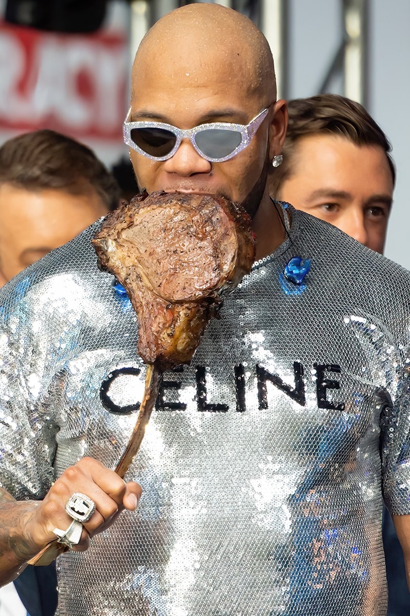 Flo Rida 著用 CELINE HOMME 要價 $2,000 美元亮片上衣大啖戰斧牛排