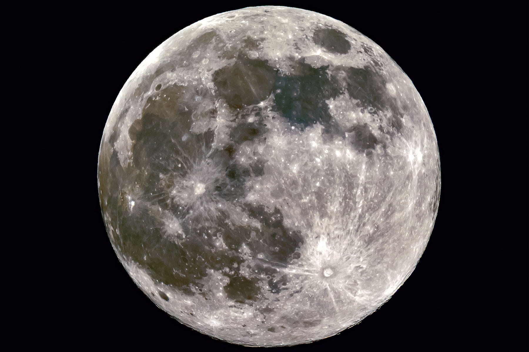 2022 年度最大滿月「超級月亮」即將現身