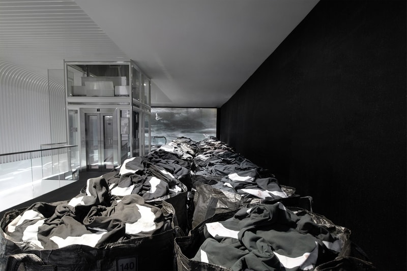 YEEZY GAP ENGINEERED BY BALENCIAGA 將進駐全美 Gap 實體門市