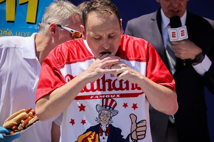 傳奇大胃王 Joey Chestnut 成功衛冕 2022 年熱狗堡比賽冠軍