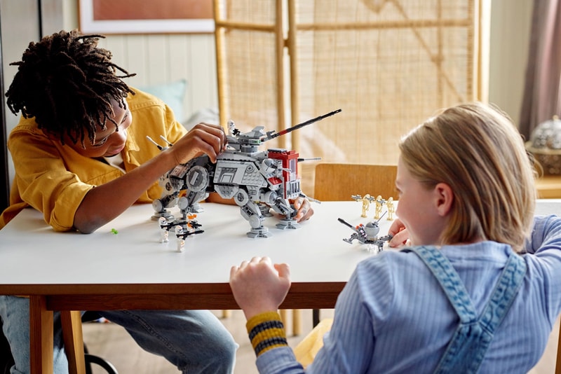 LEGO 正式發佈《Star Wars》AT-TE Walker 積木套組
