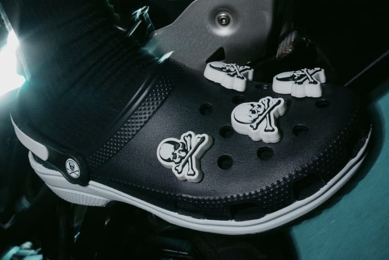 Mastermind Japan 攜手 Crocs 推出全新 Clogs 聯名鞋款