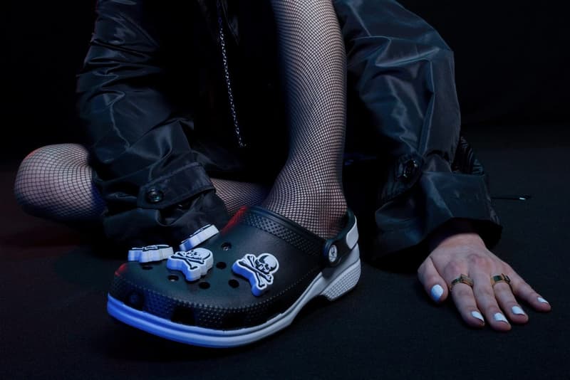 Mastermind Japan 攜手 Crocs 推出全新 Clogs 聯名鞋款