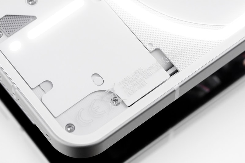 HYPEBEAST 獨家近賞話題手機 Nothing Phone（1）