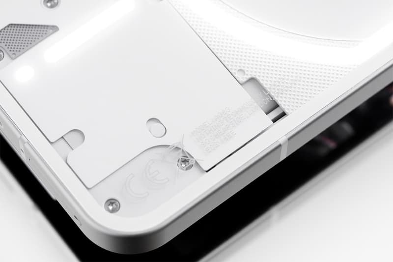HYPEBEAST 獨家近賞話題手機 Nothing Phone(1)