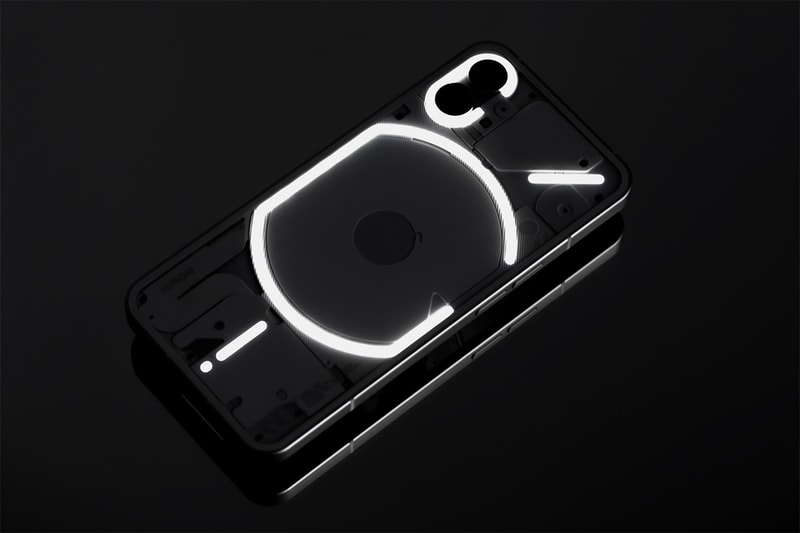 HYPEBEAST 獨家近賞話題手機 Nothing Phone（1）