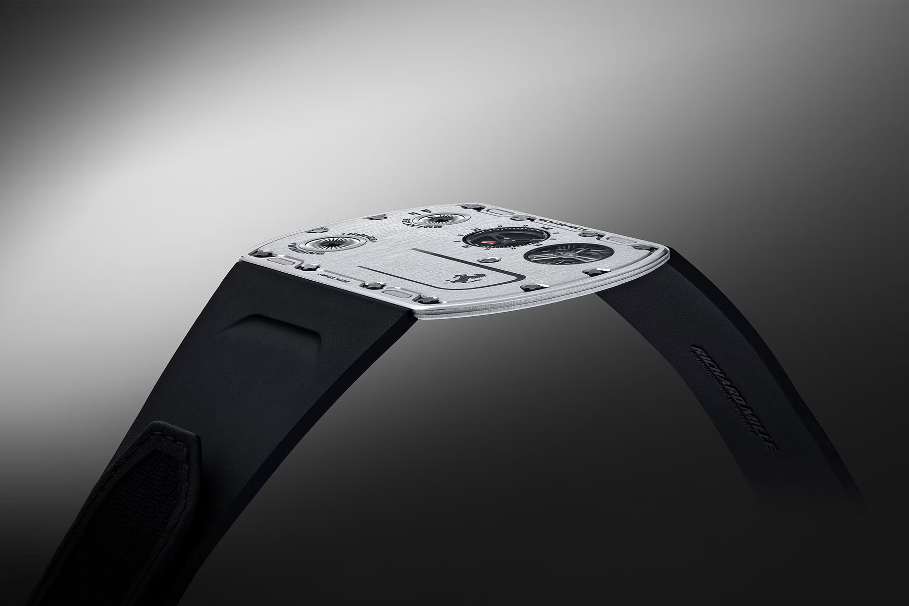 錶壇震撼彈！Richard Mille 攜手 Ferrari 推出世界最薄錶款