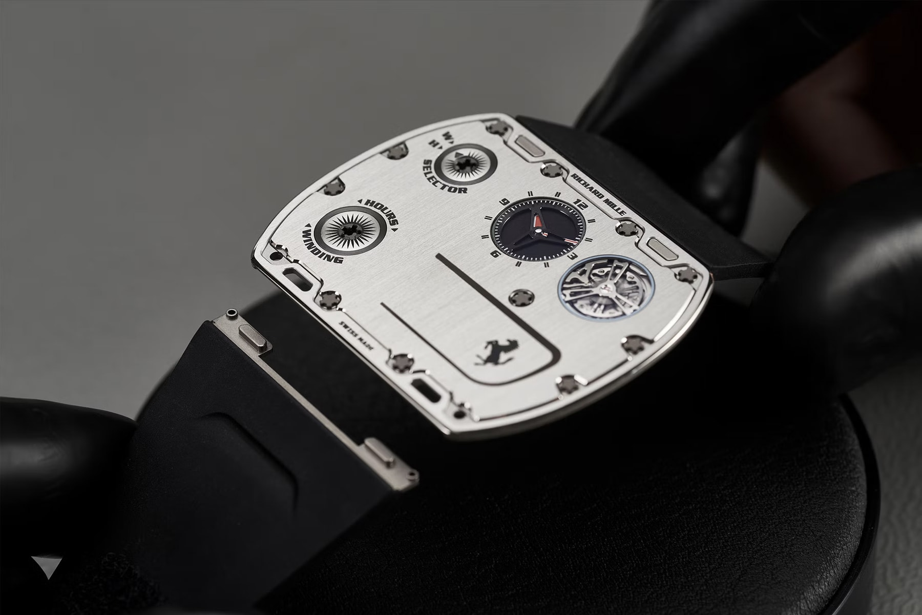 錶壇震撼彈！Richard Mille 攜手 Ferrari 推出世界最薄錶款
