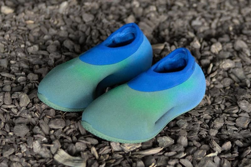 adidas YZY KNIT RNR 最新配色「Faded Azure」近賞圖輯曝光
