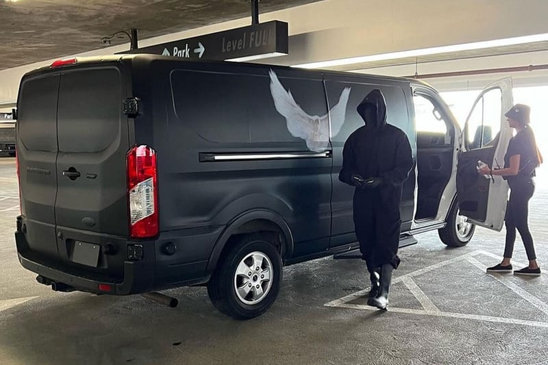 YEEZY GAP 快閃活動無預警登陸各地停車場