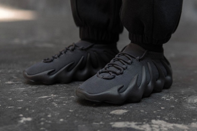 率先上腳 adidas YEEZY 450 最新黑魂配色「Utility Black」