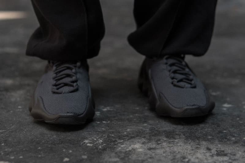 率先上腳 adidas YEEZY 450 最新黑魂配色「Utility Black」