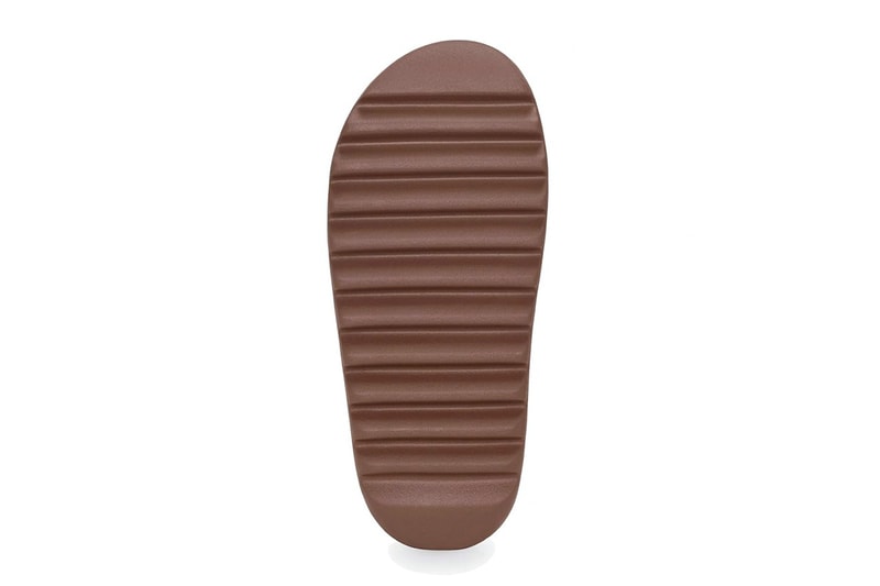 adidas YEEZY Slide 全新配色「Flax」官方圖輯、發售情報正式公開
