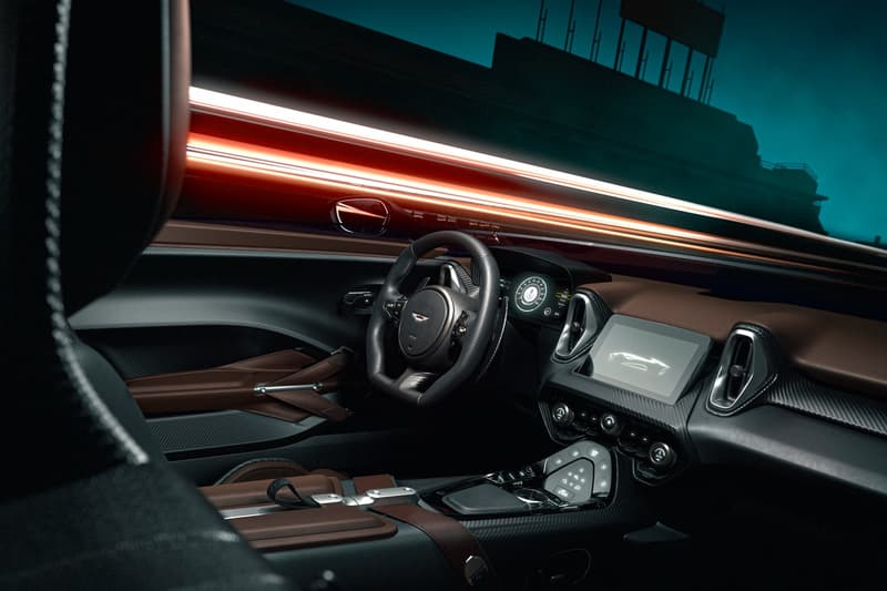 Aston Martin 正式推出極限量開放式座艙超跑 DBR22
