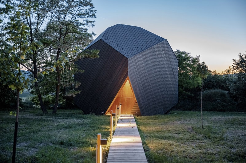 率先走進 Hello Wood 打造匈牙利「Rocks」小屋渡假村