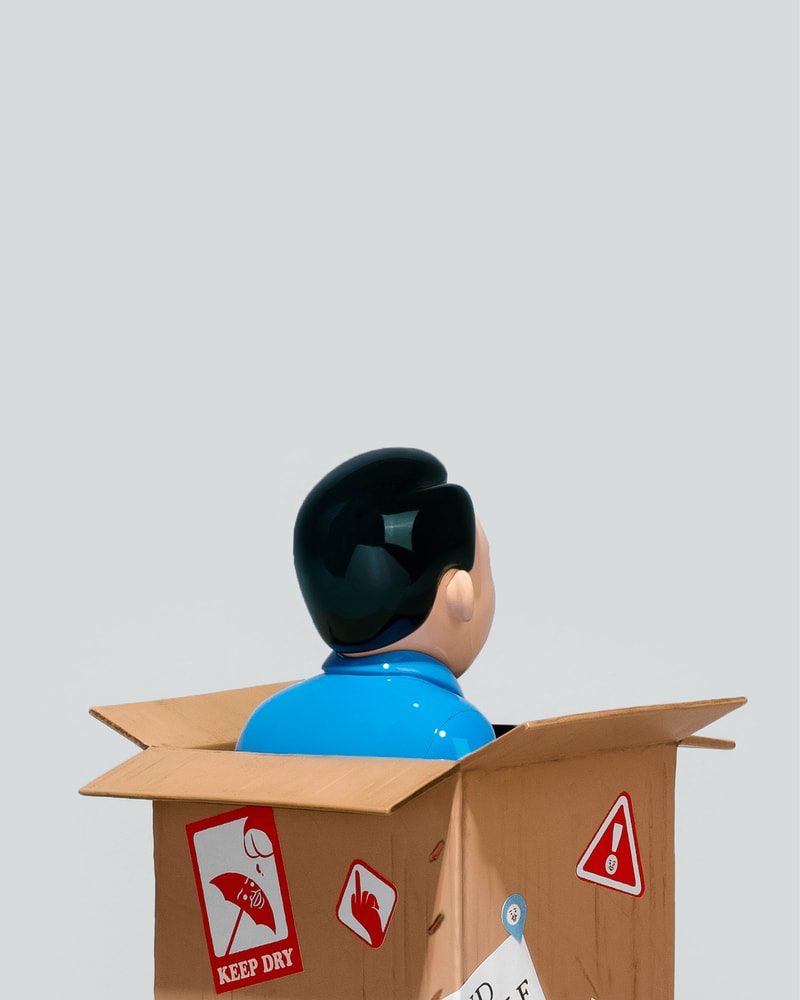 人氣藝術家 Joan Cornellà 推出「SEND YOURSELF NOWHERE」搪膠公仔