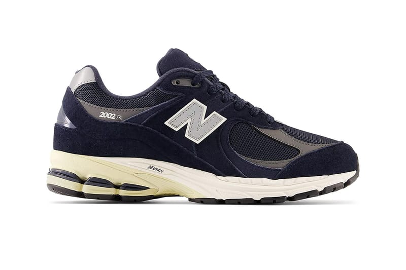New Balance 2002R 最新配色「Eclipse/Castlerock」正式登場