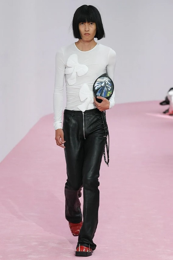 Acne Studios 正式發佈 2023 春夏女裝系列大秀