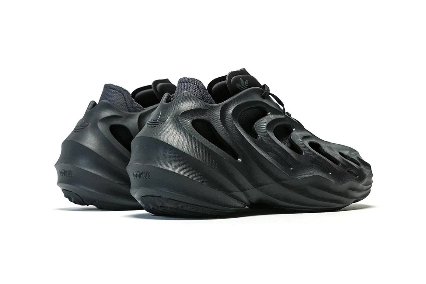 adidas adiFOM Q 最新配色「Black Carbon」與「Wonder White」正式登場