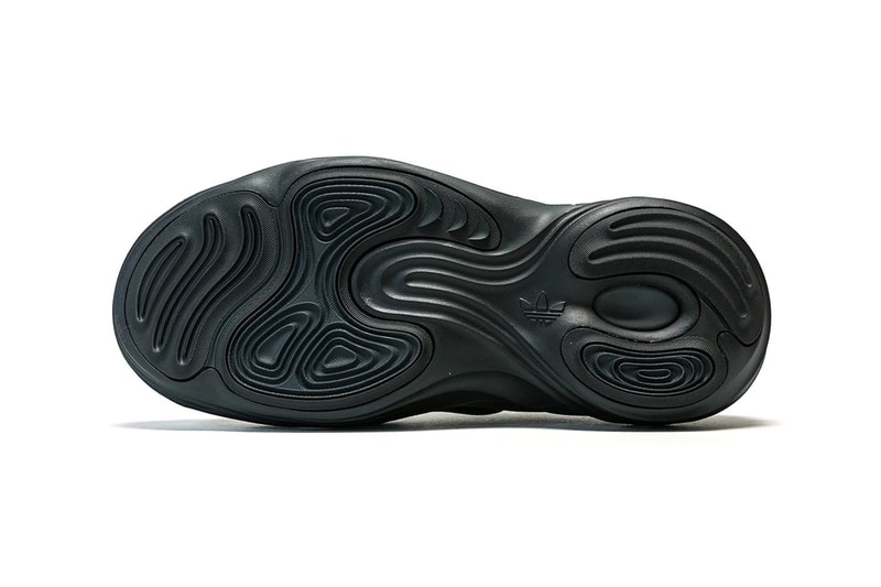 adidas adiFOM Q 最新配色「Black Carbon」與「Wonder White」正式登場