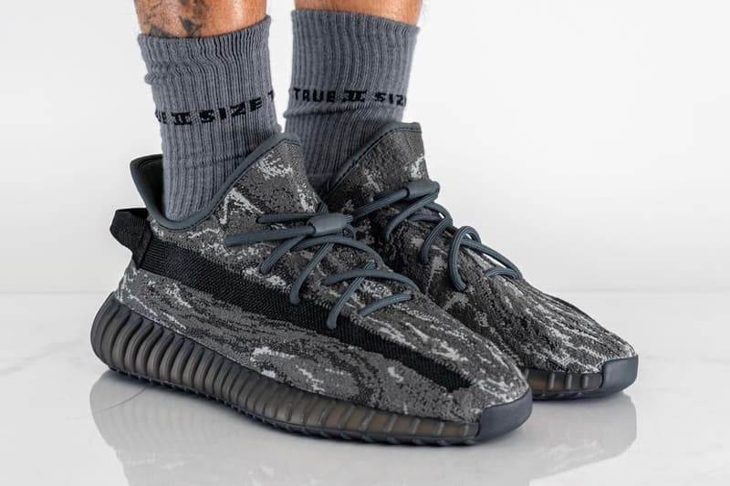 率先近賞 YEEZY BOOST 350 V2 最新配色「MX Grey」上腳圖輯